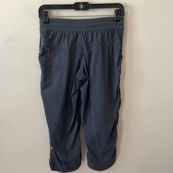 Lululemon Charcoal Cargo Crop Pants- Size 4 - Picture 7 of 8